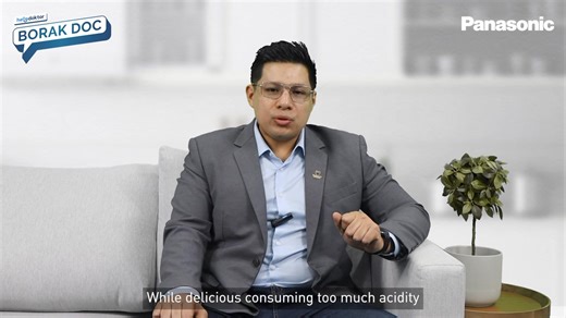 Balancing Health with Alkaline Water: Expert Insights on pH & Wellness ❤️ Watch the full Siri Borak Doc episode with Dr. Wan Abd Al Qadr Imad to learn how alkaline water helps balance acidity in your body, supports digestion, and improves overall hydration and wellness! 😉 #hellodoktor #hydration #alkalinewaterbenefits | Hello Doktor