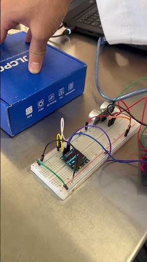 Circuito de sensor de proximidad ultrasónico con arduino y lcd