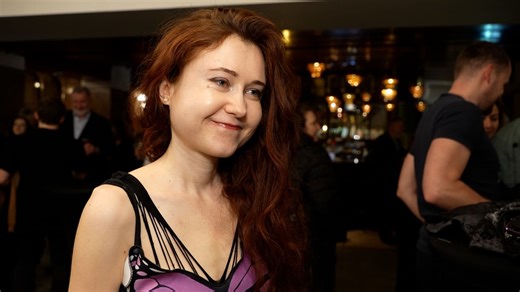 Fashion Boss asi omdlí: Vyhublá režisérka Toulová v dalším šíleném modelu. Proč se takhle pekelně obléká? | Super.cz | Stream