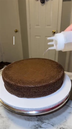Simple Syrup 🤍 a quick drizzle keeps your cakes moist 🍰✨ perfect for those who pick up a day before the event 💖 #cake #simplesyrup #Recipe | Natalie SAHM Baker14
