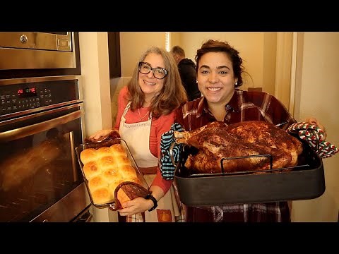 Pulling Together a Beautiful Thanksgiving Feast 2022!