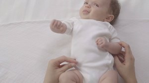 The perfect swaddle is just 30 seconds away. Get it right, every time with our simple steps to swaddle success! Shop swaddles: http://bit.ly/1XtsNsy | aden anais Europe