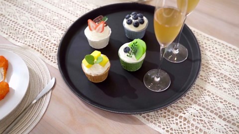 Zopeal 8 Pieces Black Round Restaurant Serving Tray, Plastic Non Slip Surface Food Meals Server Tray with Raised Edges for Home, Kitchen, Restaurant, Cafeteria, Bar (11")