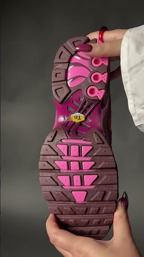 This one's for the ladies😏 Nike Air Max Tuned 1 of our dreams💕