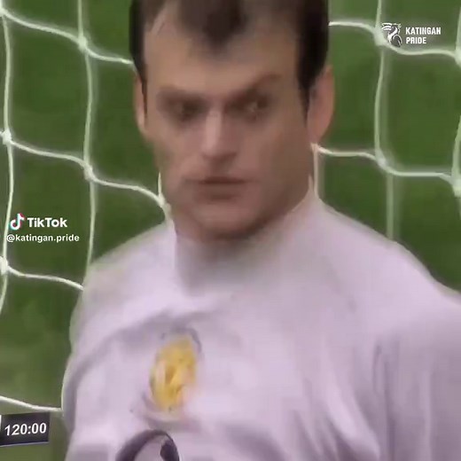Prime Roy Carroll “The Ghost Goal Keeper” in 2005 Roy Carroll’s peak year in 2005 sits at a strange intersection of brilliance, controversy, and volatility. The Northern Irish goalkeeper possessed exceptional reflexes and explosive reactions at close range, attributes that often allowed him to produce saves that appeared almost instinctive rather than calculated. At his best, Carroll was capable of turning chaotic defensive moments into spectacular recoveries, a trait that made him both admired 