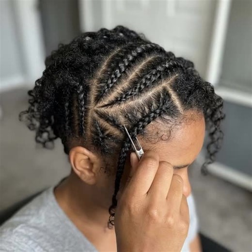 These zig-zag cornrows are a whole masterpiece. #ZigZagBraids #ProtectiveStyle #AfricanHairArt #BraidsThatSlay #HairTok