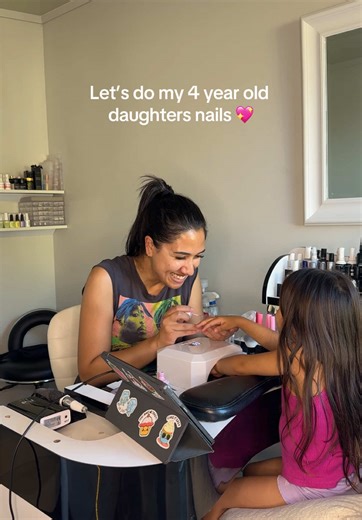 Mamas mini & apprentice in the making 💖💅🏼 #nails #auckland #mamadaughter #nailtech #fyp