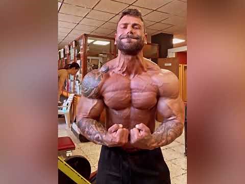 HE IS SO PUMPED! #chest #workout #flex #pose #posing #arms #big #huge #bodybuilder #muscle #worship