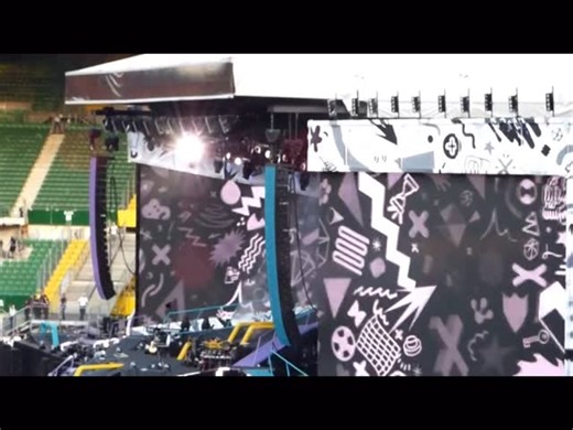 Clouds 1d live #londonsinger #onedirectionsong #1d #concert #britishsinger #onedirection #clouds | Onedirectionfanofficial