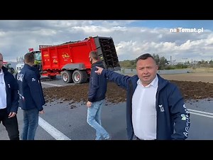 Rolnicy wysypali gnój na drogę krajową. Kierowca traktora aresztowany