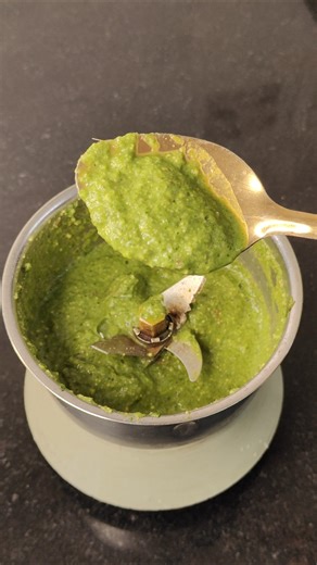 Secret Green Chutney for Sandwiches 🤤 | Street-Style Taste at Home! | Mumbai-Style Green Chutney 🤤