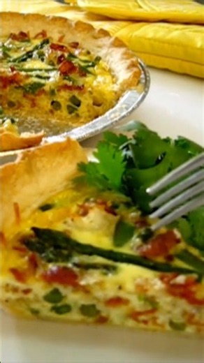 ASPARAGUS, BACON SWISS CHEESE QUICHE 😋 So YUMMY 😍 #food #egg #cheese #baking #quiche #recipe