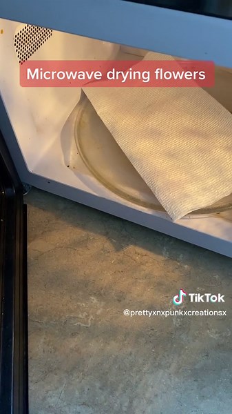 How to Microwave Dry Flowers: Step-by-Step Guide