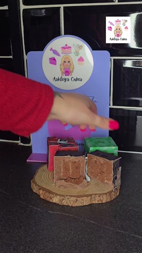 I cut my Minecraft mini cakes#cake #gaming #minecraft