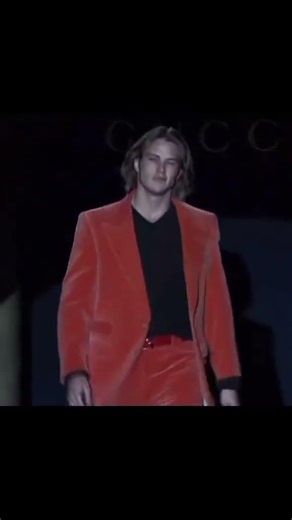 Gucci Fall 1995 RTW Collection #supermodel #runway #catwalktour