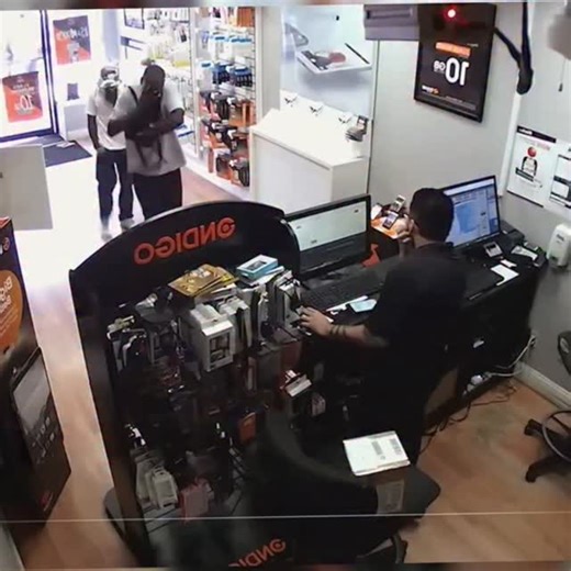 Two men trapped inside store during failed robbery attempt #robbery #crime #caughtoncamera #japd | JAPD media