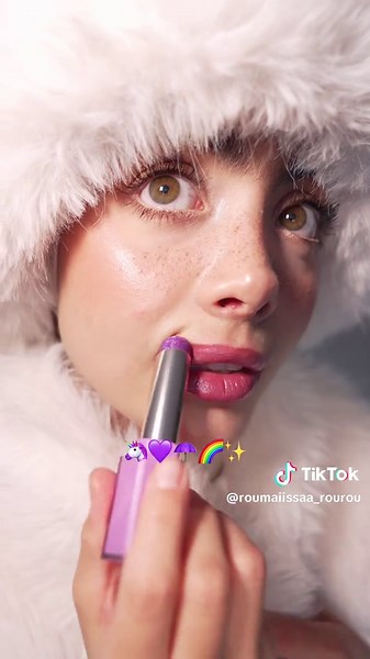 @Fenty Beauty's new gloss bomb stix ✨🦄☂️🎀👛🍬 @Fenty Beauty ✨ #makeup #pourtoii #foryoupage❤️❤️ #fentybeauty