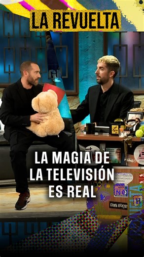 La Revuelta on Instagram: "No sé ni cuántas secciones ha podido hacerse Ponce en el croma y no entiendo cómo no se nos había ocurrido antes esta chorrada ____________ 🪁 #LaRevuelta, de lunes a jueves en abierto a las 21:40h en @la1_tve de @rtve y todos los programas completos en @rtveplay"