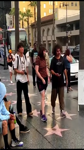 Delivery Driver’s Crazy Piano Skills Surprise Everyone