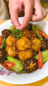 Hổng biết nấu món chay thì thử ngay 2 công thức này, vừa lạ vừa ngon lại dễ làm😋 #Hoshiphan #Daubepnhat #dauhukhochay #bapcaicuonchay | Hoshi Phan