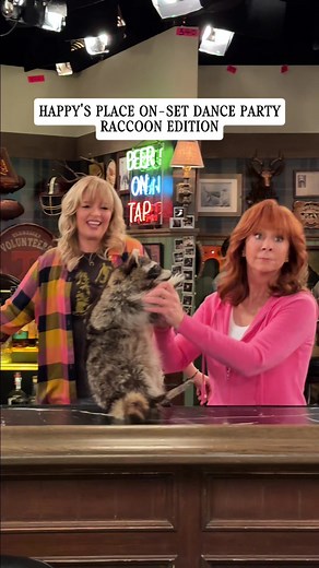 Reba McEntire's #HappysPlace Dance Party on Peacock
