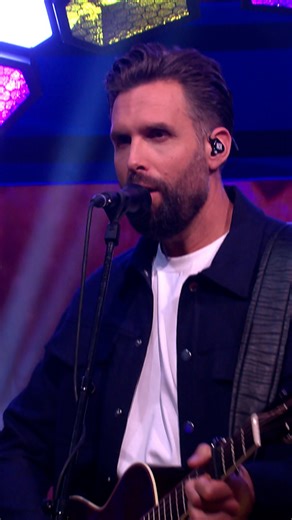 Nick Schilder zong ‘Zachtjes gaan de paardenvoetjes’ in Speculasies! 🎶 Heb je de aflevering gemist? Bekijk hem terug via NPO Start! #speculasies #sinterklaasjournaal #sinterklaas #pieten #ntr #NPOZappelin | Het Sinterklaasjournaal