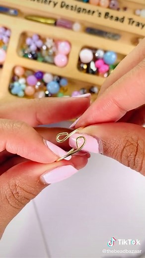 Make a ring with us 💍💞 #beadedring #diyrings #seedbeads #rings #wirerings #wirewrappedjewelry #wirejewelry #seedbeadjewelry #wirewrap #wirework