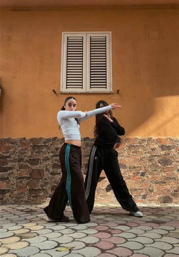 Aka 7even & Luca Dalessio Dance Challenge