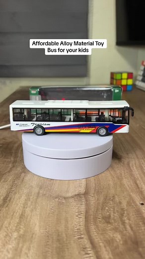 Affordable Alloy Material Toy Bus for Kids