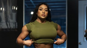 Wellness Bodybuilder Julia Rene Reveals How She Builds Quads | BarBend
