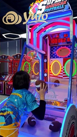 Super American Football Arcade! Fast Throwing Challenge 🎯 #ArcadeShorts