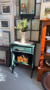 This is a genuine Cushman creation straight from Bennington Vermont. They were known for making rock maple furniture.. I love the mid-century style of this end table / bedside table. 20 inches wide 14 inches deep 28 inches tall $145 #vintage #cushmanoriginal #midcentury | Rustique