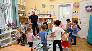 Ennyi óvó bácsit se láttunk még egy helyen Magyarországon – Férfiuralom az egyik budapesti oviban