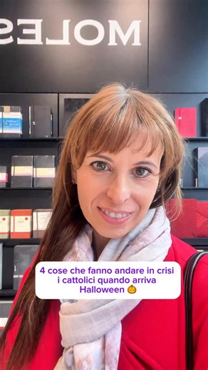 Ogni anno la stessa storia: zucche, travestimenti, feste… e subito mille domande. 🎭 “Ma i cristiani possono festeggiare Halloween?” 💀 “Non è una festa satanica?” 🕯 “Non è contro la fede?” La verità è che molto dipende dallo sguardo. Halloween non nasce come una celebrazione del male, ma nel tempo ha mescolato significati religiosi, culturali e commerciali. Come credenti, il punto non è “condannare o imitare”, ma discernere: capire cosa nutre la nostra fede e cosa, invece, la svuota. Ecco 4 co