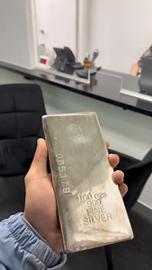 💰 We just paid instant cash for this 100oz silver bar! 💰 At Cash Your Gold, selling your silver is fast, simple, and stress-free — whether it’s a single coin or a full stack of bullion. ✅ Top market prices ✅ Instant cash on the spot ✅ No hidden fees ✅ Safe & insured mail-in service Australia-wide 🇦🇺 Turn your silver into cash the easy way. 📞 1300 678 175 📍 Visit us in: • Chermside, Brisbane • Browns Plains, Brisbane • Sunnybank, Brisbane . . . #CashYourGold #SilverBuyer #SellSilver #100ozS