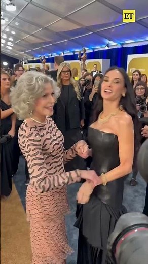 Women supporting women! Jane Fonda gave Demi Moore her flowers on the #SAGAwards carpet