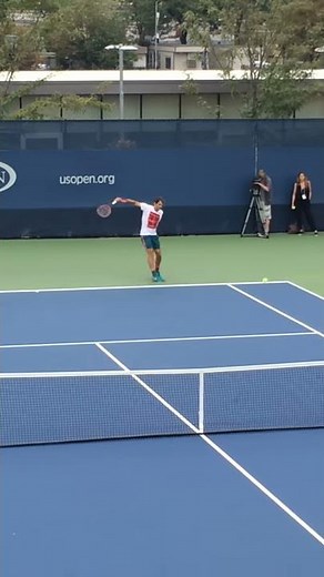 Roger Federer practicing backhand slice