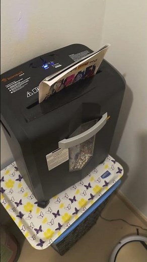 Bonsaii C266-B paper shredder in use