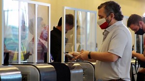 Hear what Heidi Cruz was texting neighbors before trip