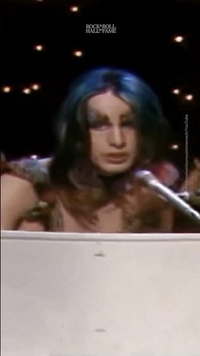 Todd Rundgren Performs “Hello It’s Me” Live (1973)
