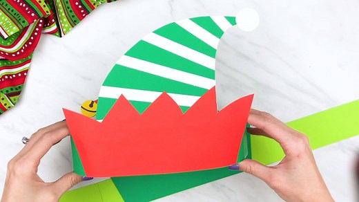 ELF HEADBAND CRAFT Make this easy elf headband or download the black and white version for kids to color in! https://www.simpleeverydaymom.com/diy-elf-headband-craft/ | Simple Everyday Mom