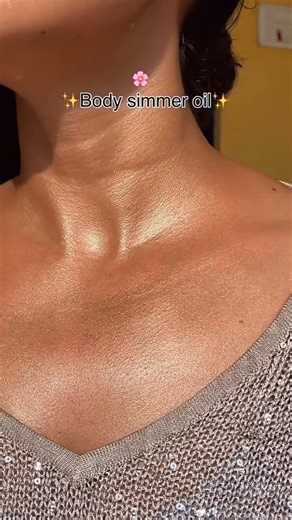 Pooja Yadav on Instagram: "Body shimmer oil🌸 #bodyoil #bodyshimmer #shimmer #beautyhack #hack bodycare viral réel instagram tips viralvideos"