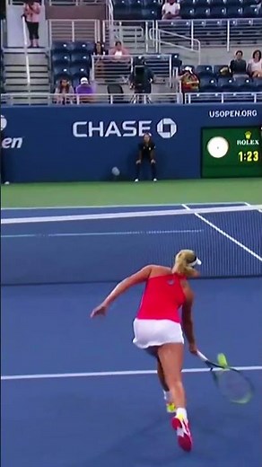 Pin-point LOB from Kenin! 🤯