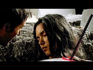 He climbed a collapsed building to save his girl | Cloverfield | CLIP