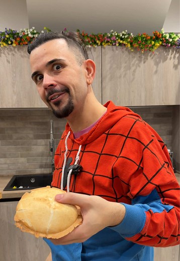 UFO Burger ? Lasciate perdere quello di @riccardodose e @danieldaddetta che puzzano … sul mio canale yt c’è un video di un VERO #ufoburger 🔥🔥🔥