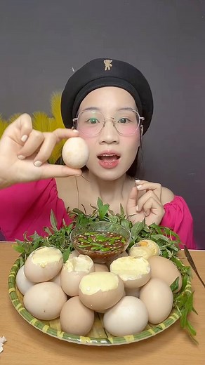 Thử thách ăn 20 trứng gà vữa nước xem hết không nha ,cận tết rồi trị mụn hay dưỡng trắng ib e nha #vân_anh_mukbang #Trị_Mụn_Drmai | Vân Anh Mukbang