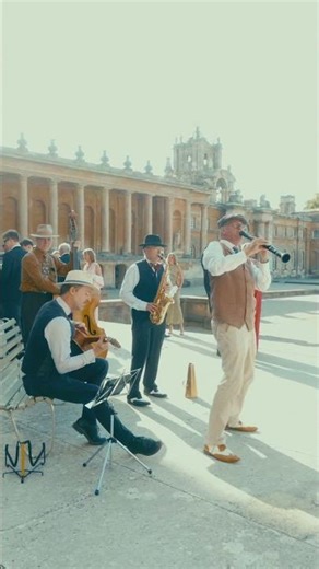 When you bring 1920s jazz to a palace…