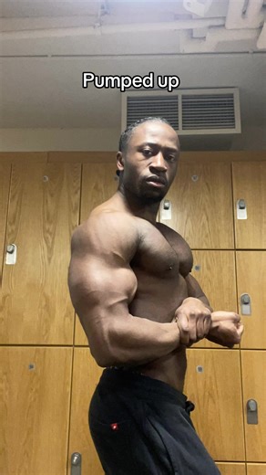 Pumped up 🔥 #pumpedup #flexing #bodybuildingposes #leanmuscle #fyp