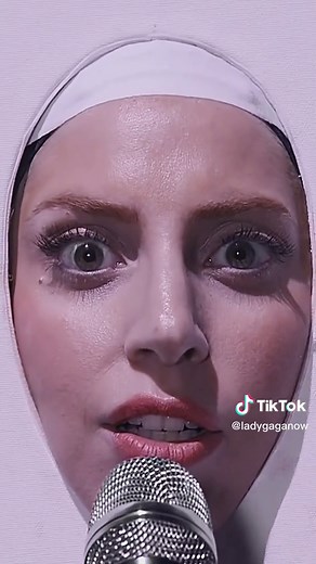 Lady Gaga Applause Live Performance at VMAs 2013