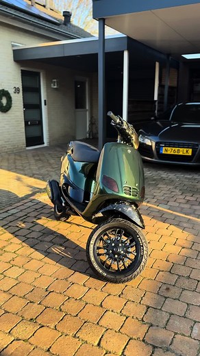 Motor 125 in het zonnetje☀️🐉. || #bikelife0416 #fyp #machine #wheelie #piaggio